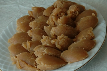 Basit Un Helvası Tarifi ve Malzemeleri Basit Un Helvası Tarifi ve Malzemeleri