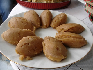 Kaşık Un Helvası Tarifi ve Malzemeleri Kaşık Un Helvası Tarifi ve Malzemeleri