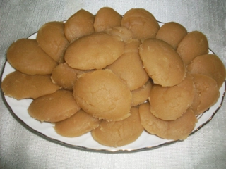 Sütsüz Un Helvası Tarifi ve Malzemeleri Sütsüz Un Helvası Tarifi ve Malzemeleri