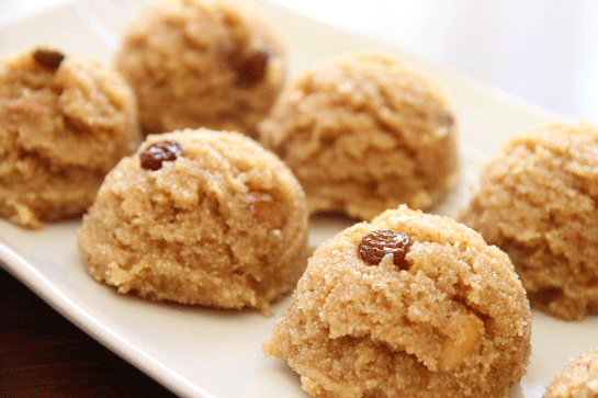 Bademli Un Helvası Tarifi ve Malzemeleri